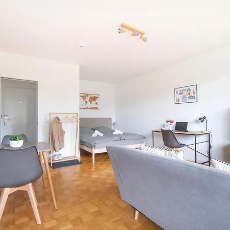 Studioapartment Mit Kueche Und Grossem Balkon Appartement