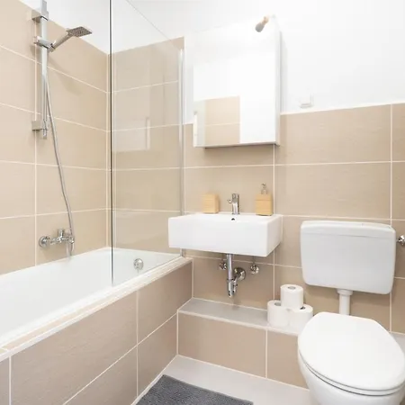 Studioapartment Mit Kueche Und Grossem Balkon Appartement *