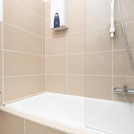 Studioapartment Mit Kueche Und Grossem Balkon